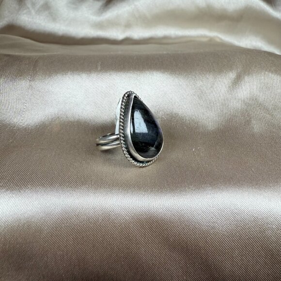 Handmade Teardrop Blue Labradorite Rope Border Silver Ring Jewelry Size 6.25 - Picture 2 of 5
